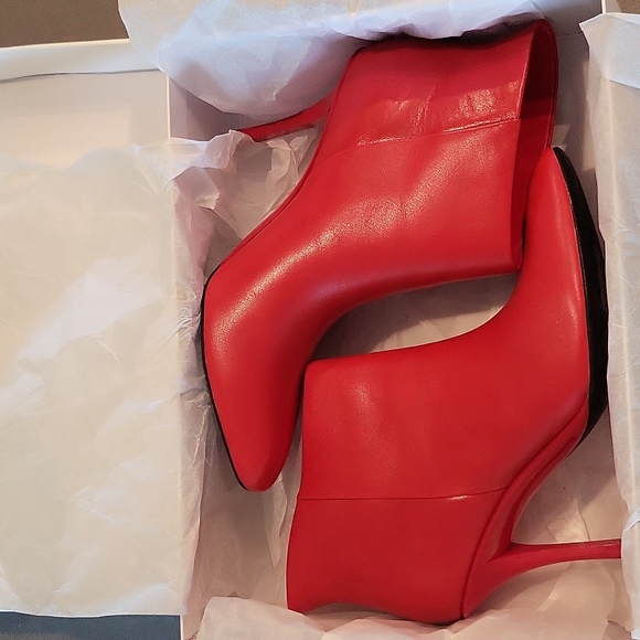 ❣️Calvin Klein sleek proces red bootie!Showstopper and classy! - Picture 11 of 15